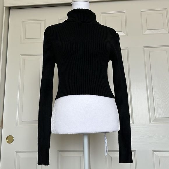 Ribbed Black Cropped Turtleneck - Picture 6 of 8